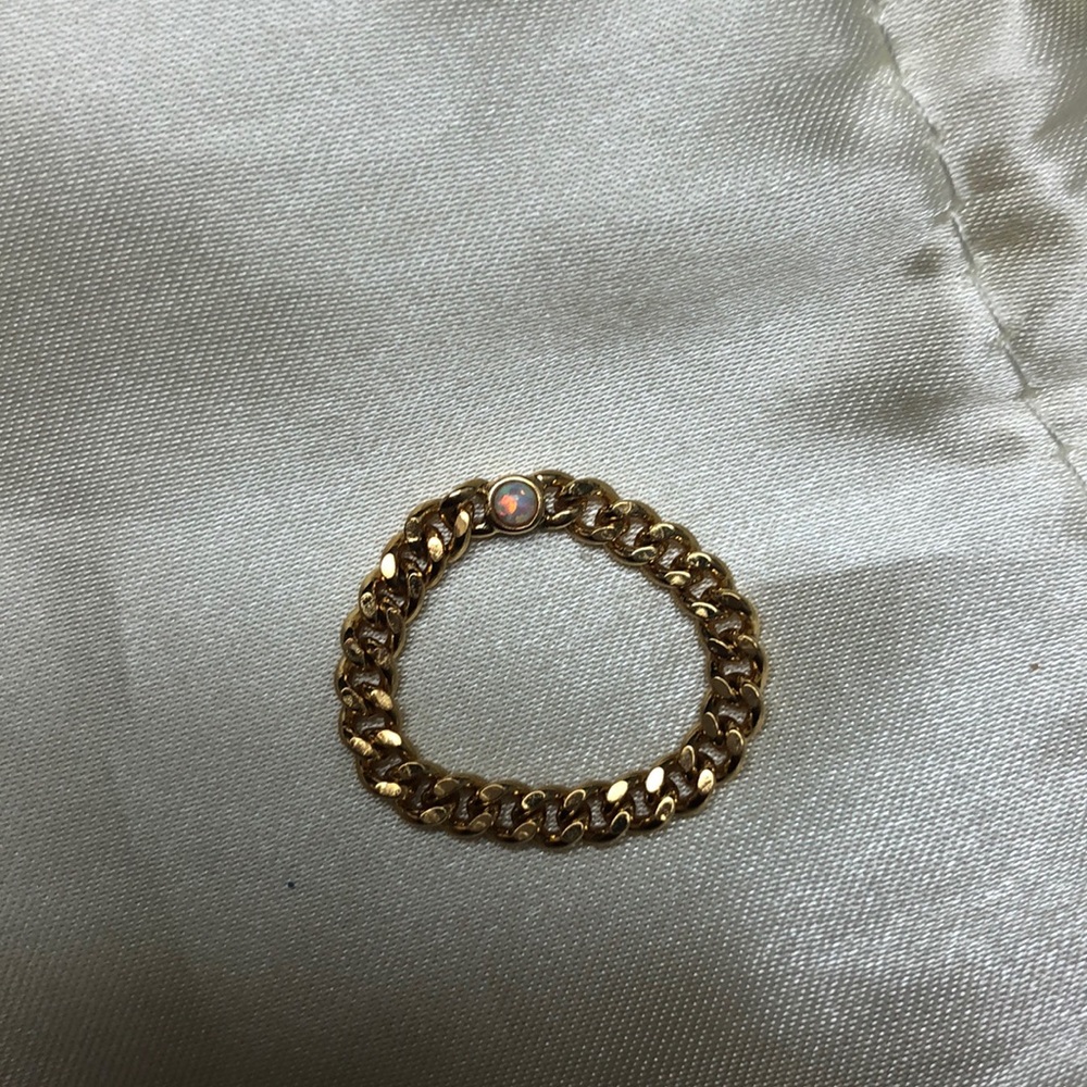 Fiveandtwojewelry chain-link ring with opal stone